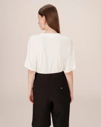 Image 4 of Camiseta Santo Marfil