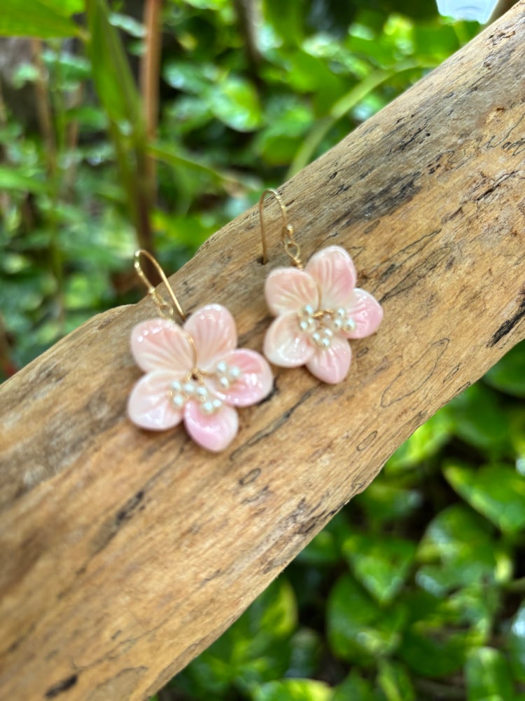 Image of pink hibiscus in 14kGF