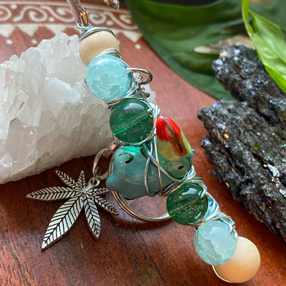 Image of rainforest macaw clip keychain 