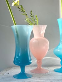 Image 4 of Vases en verre opalin