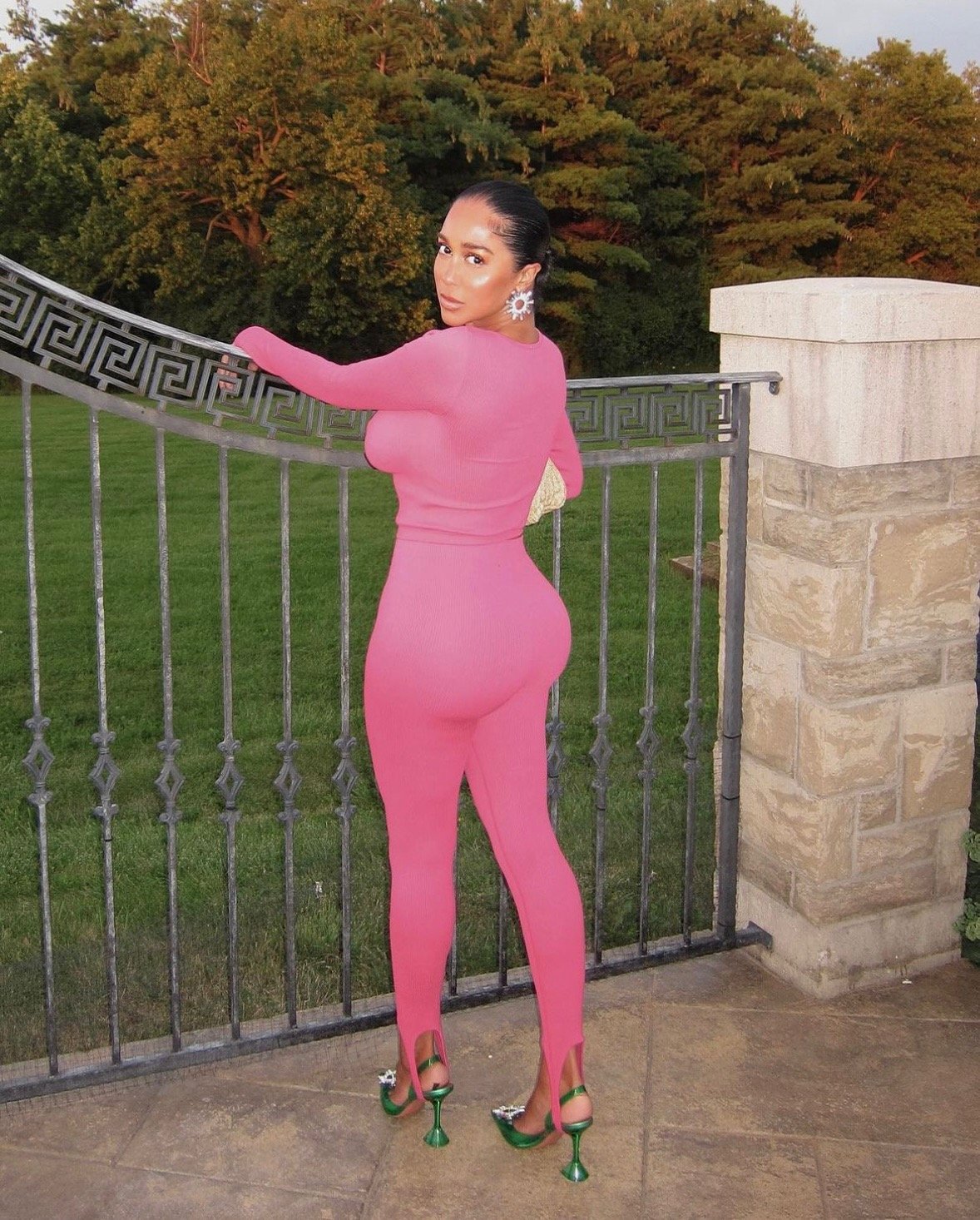Image of ZARA FUCHSIA SEAMLESS STIRRUP LEGGING & CROP SET (M/L)