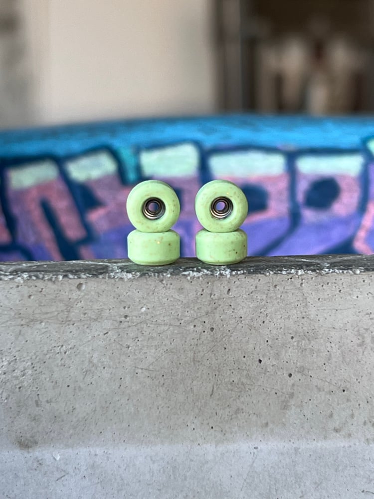 Image of Bunghole lime green gold