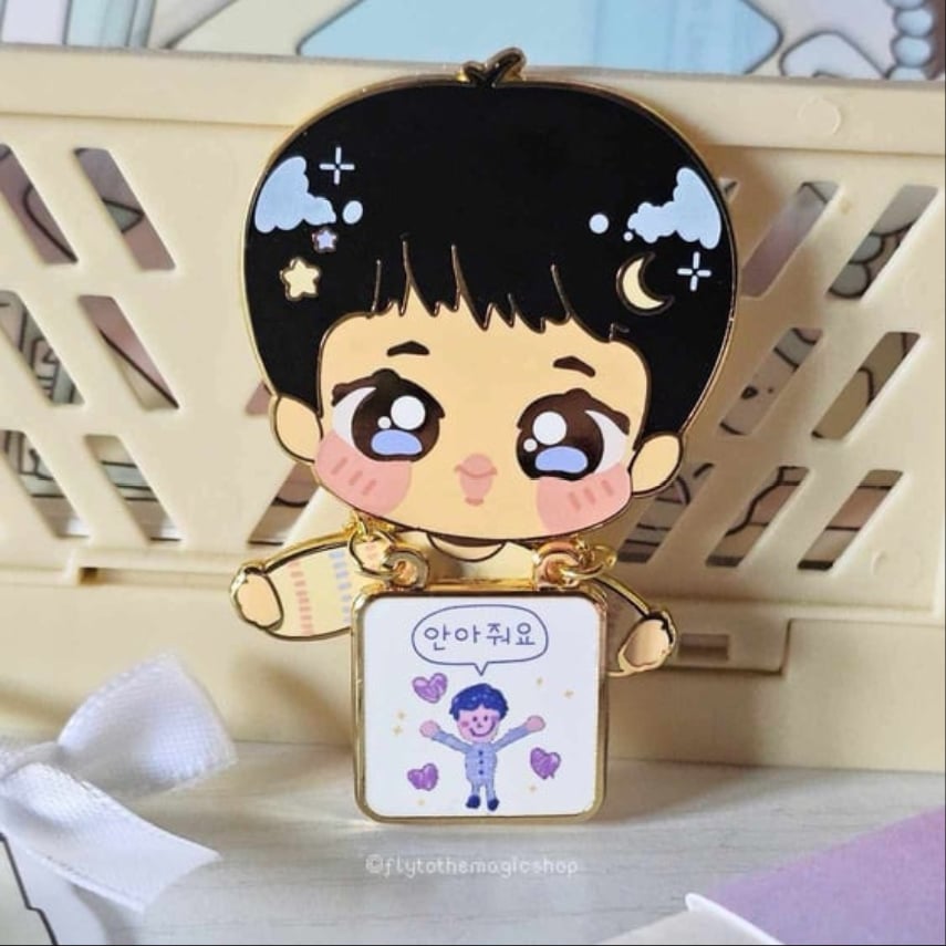 JIN'S FREE HUG PIN | Flytothemagicshop