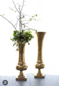 Image 2 of Gold Trumpet centerpieces for flower 9