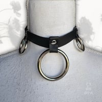 BLK SMALL TRIPLE RING CHOKER 