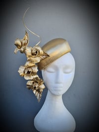 Image 1 of 'Samara' in Gold