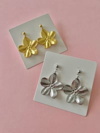 Image 6 of FLOWER STUD EARRINGS 