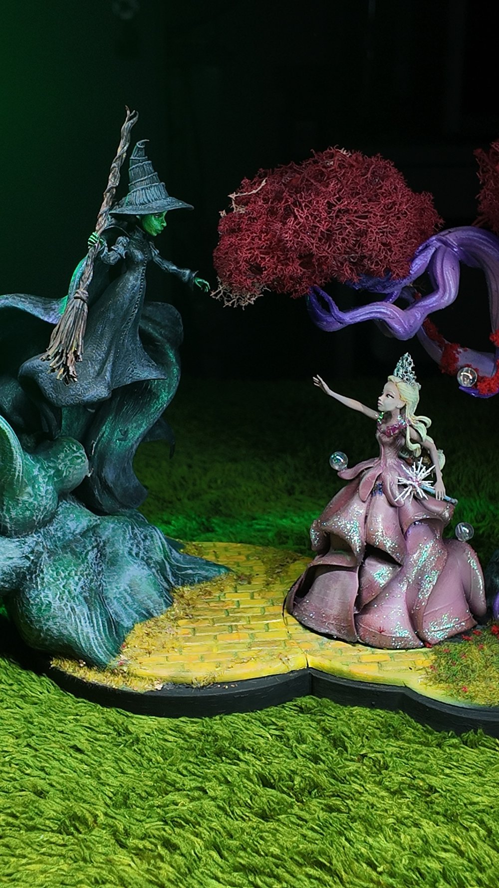 Image of Wicked Diorama Elphaba & Glinda