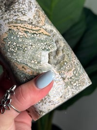 Image 5 of PEACHY GREEN VEINLESS OCEAN JASPER FREEFORM -MADAGASCAR-