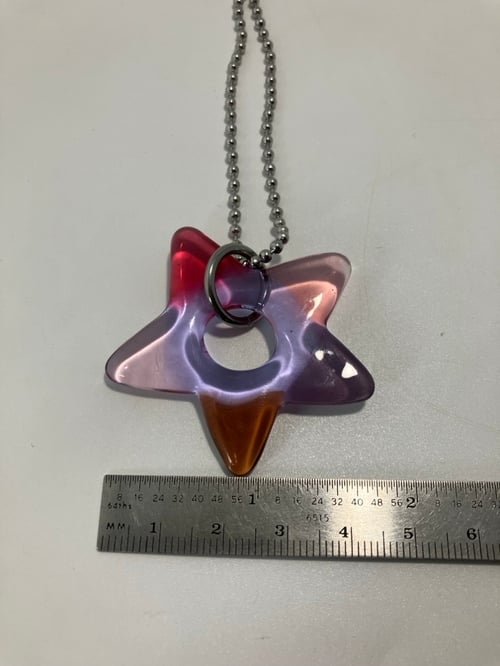 Image of red/pink/purple star