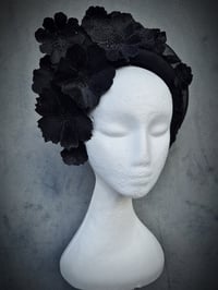 Image 2 of 'Amy' in Black