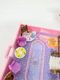 Image 10 of Ensemble bracelet et Polly Pocket La Valise Paris