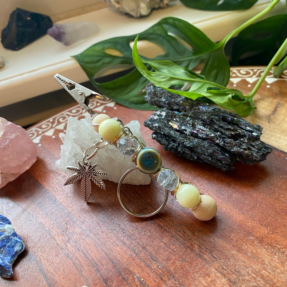 Image of sunny sky clip keychain 