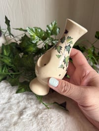 Image 5 of Classic dry vase 