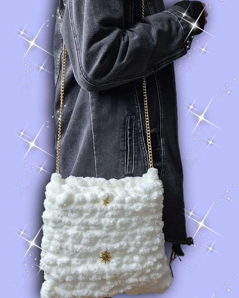 Image of white fluffy big knit purse