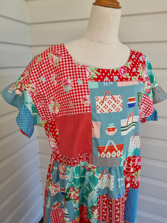 Image of HANNAH PATCHWORK PICNIC. Size Small/Medium