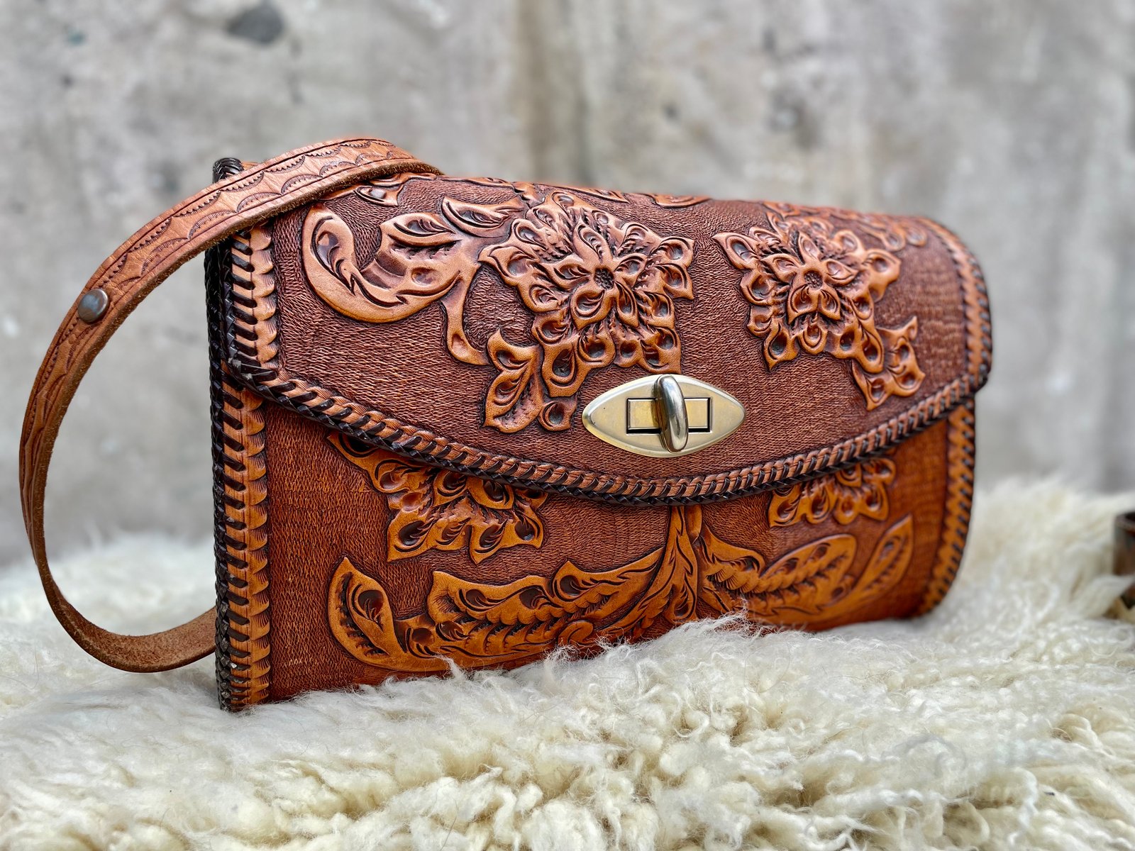 Gorgeous Vintage Embossed Leather Purse DRCo