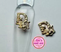  D - logo in rose gold 