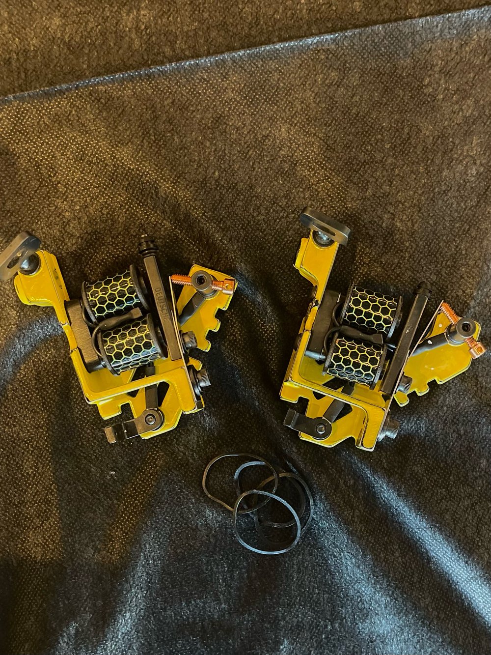 Pair of tattoo machines black/yellow well tested blade runners