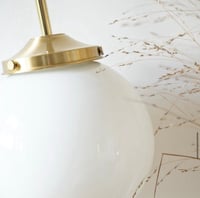 Image 6 of Baladeuse Ou Suspension En Opaline Blanche  & laiton 
