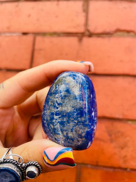 Image of Lapis lazuli palm stone