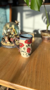 Image 4 of Poppy mug 01