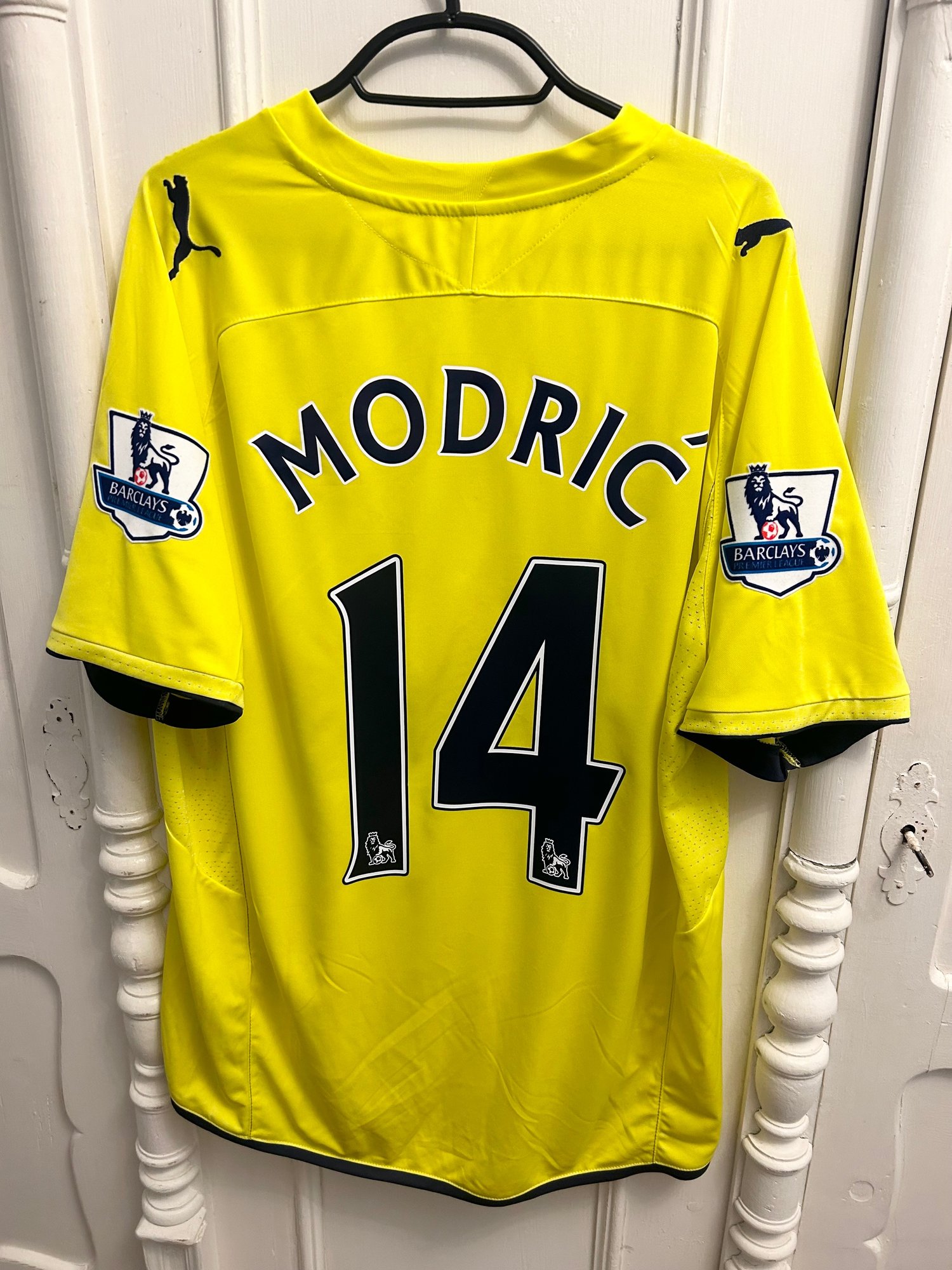 Image of Tottenham Hotspur “MODRIĆ 14” 2009/10 Third Shirt + PL patches (XL)