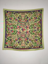 Image 2 of PAÑUELO 70 x 70 SEMISEDA BREVARIUM VERDE