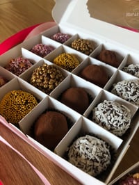 16 Handcrafted Vegan Chocolate Truffles- Mothers Day Selction