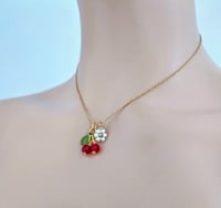 Image 2 of Collier acier cerises pâquerette
