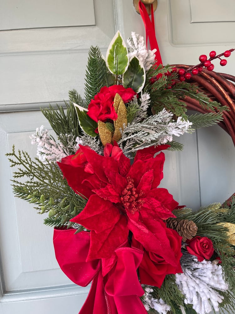 Image of 35cm Wicker with snow 