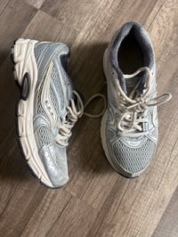 Saucony sneakers 