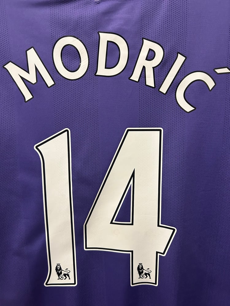 Image of NEW Tottenham Hotspur “MODRIĆ 14” 2011/12 Match Issued Away Shirt + PL patches (XL)