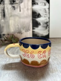 Image 1 of “Jeg er okay..tror jeg” kop