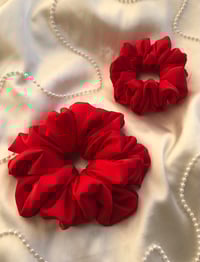 Image 1 of SCRUNCHIE OVERSIZED + STANDARD INTENSE RED