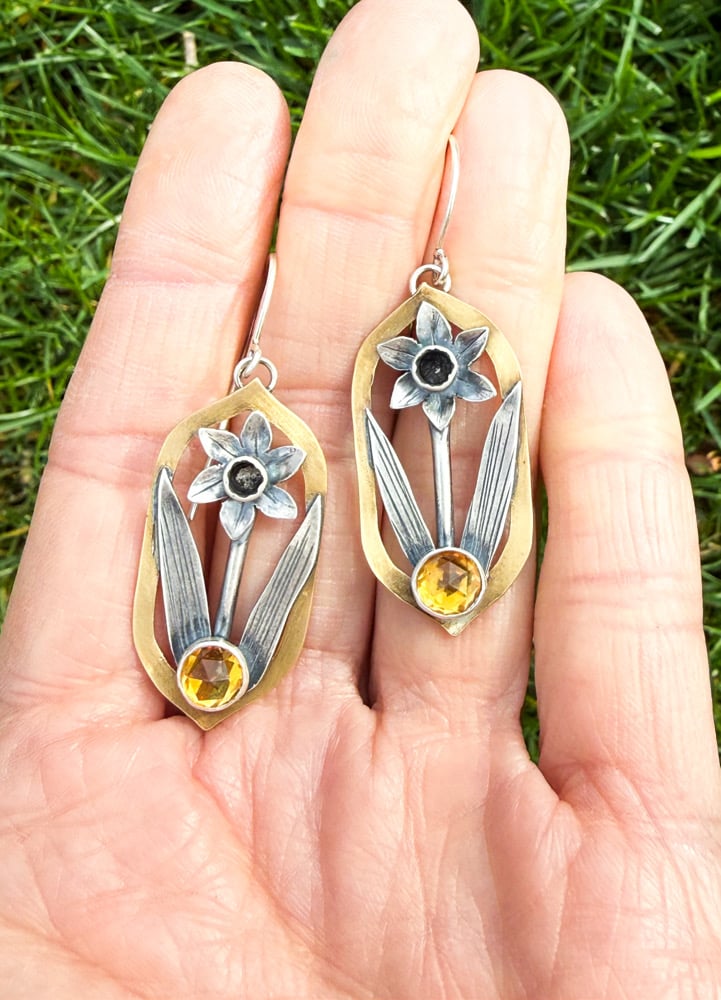 Image of Trumpets of Spring Daffodil Earrings
