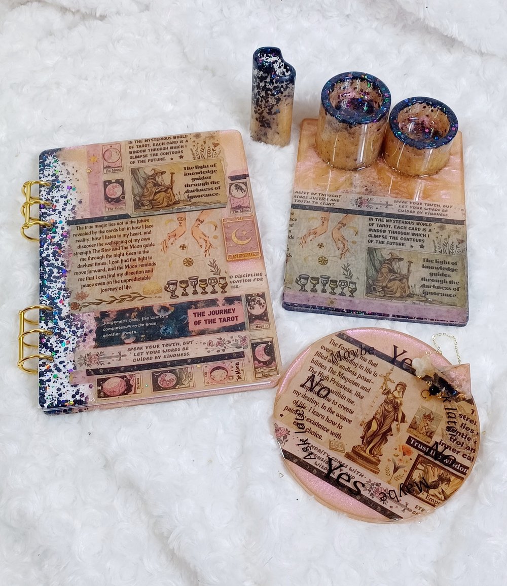 Image of Tarot themed divination set 