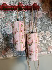 Image 1 of Lampe baladeuse " Écrin de roses "