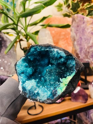 Image of Teal agate geode 