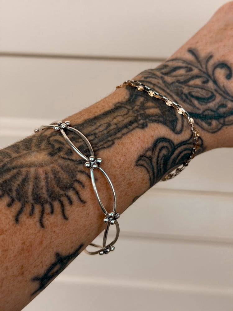 VICTORIA BANGLE