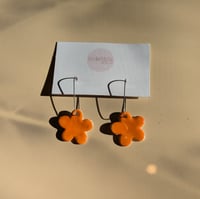 orange daisy earrings