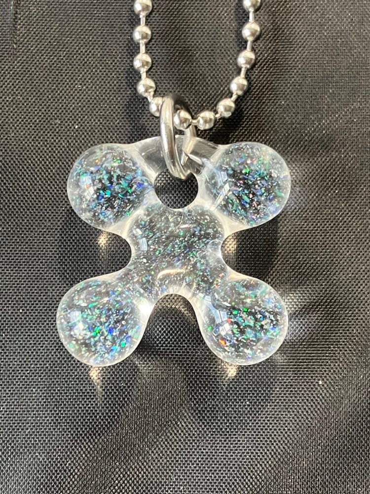 Image of crushed opal clover 