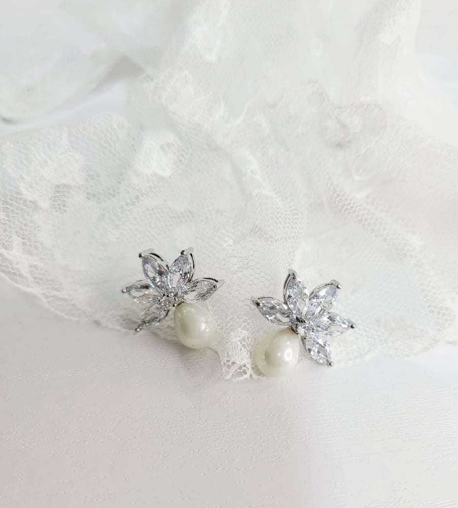 Image of Princess Stud Earrings 