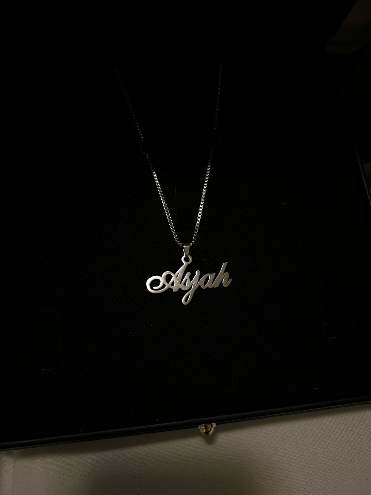 Box chain name on sale necklace