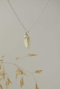 Image 2 of Single-Leaf Silver with linen texture Necklace with Semi-Precious Pearl – Fold Collection 