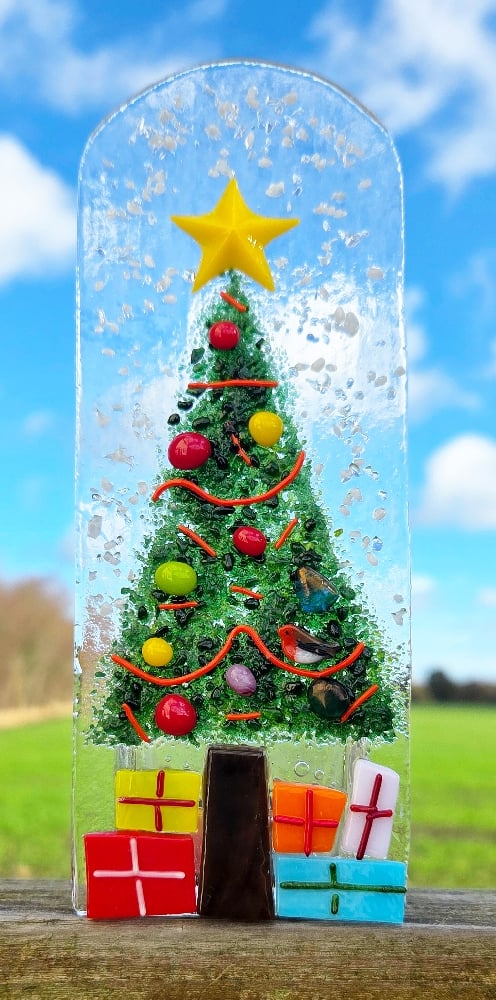 Image of Fused Glass Christmas Tree with Presents Tea Light