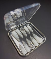 Image 5 of Heirloom Press-On Nails Size Medium 