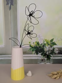 Image 3 of Grand vase fond jaune