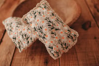 Image 2 of Rustic Daisy Layer & Pillow Set