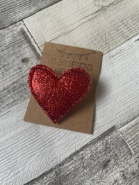 Image 2 of Glittery Heart brooch